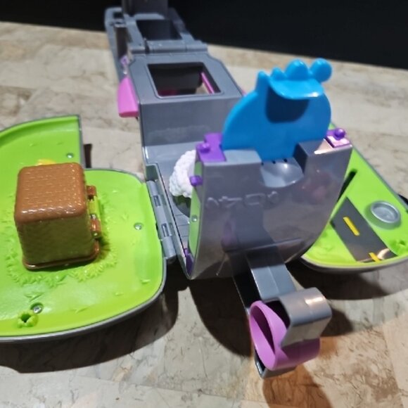 Paw Patrol Skye's Helicopter Transforming toy, Large- Pink and Gray - Picture 9 of 12